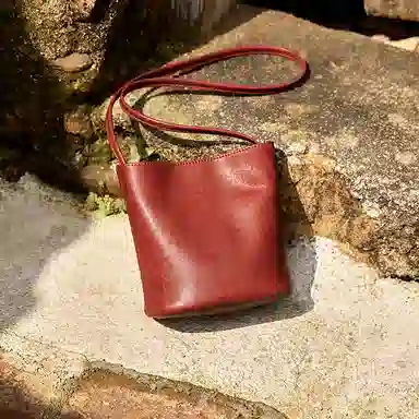 纳兰杜 小众品牌高级质感上班通勤时尚简约百搭 合成革 斜挎单肩包 常规 女款 多色