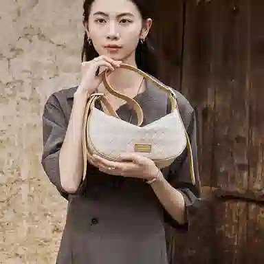 纳兰杜 高级感百搭时尚潮流软皮包包休闲通勤真皮女包 牛皮 饺子包新月包斜挎包单肩包 大号 女款 米白拼杏/焦糖棕