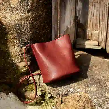 纳兰杜 小众品牌高级质感上班通勤时尚简约百搭 合成革 斜挎单肩包 常规 女款 多色