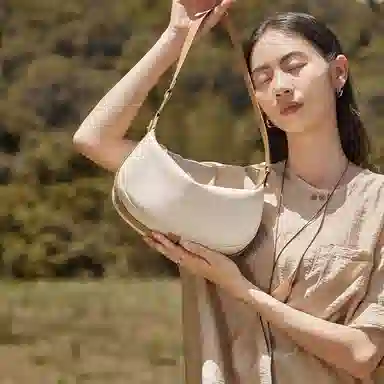 纳兰杜 时尚法式流行休闲百搭小众通勤 牛皮拼合成革 饺子包腋下斜挎包 中号 女款 多色