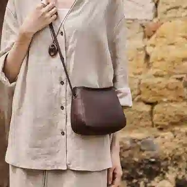 纳兰杜 包包女复古时尚通勤高级感洋气百搭简约休闲 牛皮拼合成革 单肩包斜挎包 迷你 女款 植鞣咖色/植鞣浅草黄