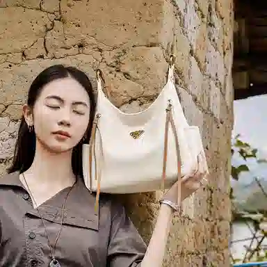 纳兰杜 高级感时尚潮流百搭 牛皮 单肩包 大号 女款 米白拼杏色