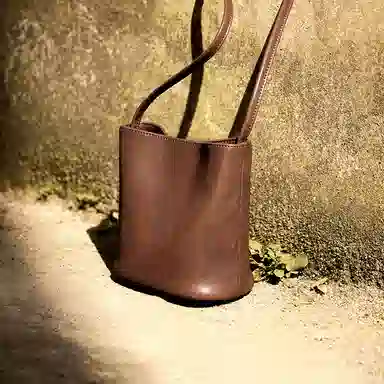 纳兰杜 小众品牌高级质感上班通勤时尚简约百搭 合成革 斜挎单肩包 常规 女款 多色