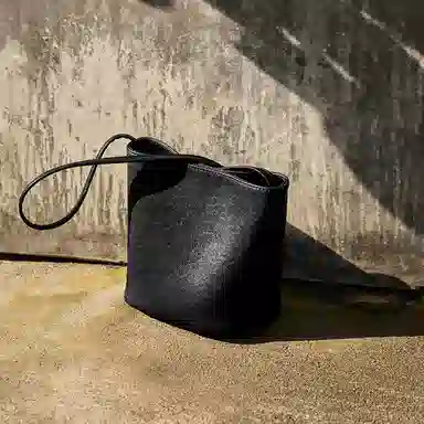 纳兰杜 小众品牌高级质感上班通勤时尚简约百搭 合成革 斜挎单肩包 常规 女款 多色