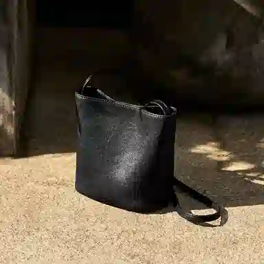 纳兰杜 小众品牌高级质感上班通勤时尚简约百搭 合成革 斜挎单肩包 常规 女款 多色