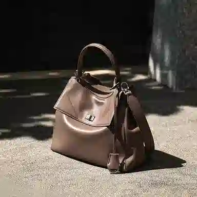 纳兰杜 高级感休闲通勤百搭简约慵懒松弛感 牛皮拼合成革 单肩手提包 中号 女款 绅士黑/米白色/大象灰