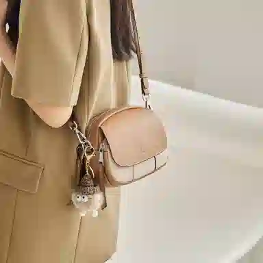 纳兰杜 包包女包百搭时尚小众品牌实用精致 牛皮 小圆包斜挎包单肩包 小号 女款 杏拼奶昔白/咖拼奶昔白