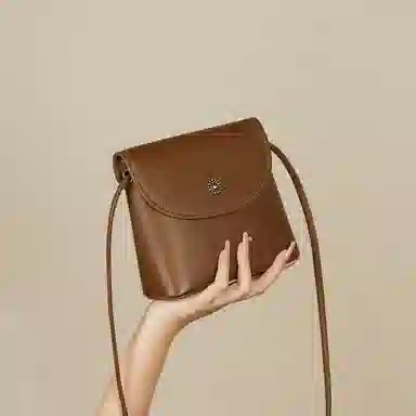 纳兰杜 复古高级感轻便时尚百搭气质通勤 头层牛皮 手机包斜挎单肩包 女款 植鞣棕色