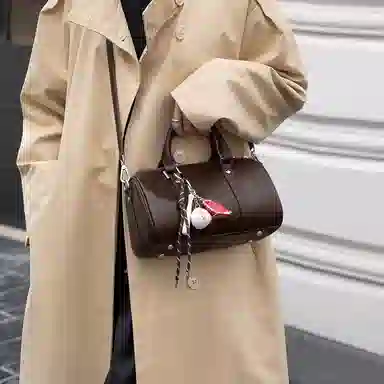 纳兰杜 高级时尚保龄球包气质百搭休闲上课通勤 头层牛皮 波士顿包手提单肩斜挎包 中号 女款 咖色/子夜黑/棕色