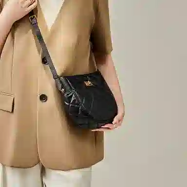 纳兰杜 高级感菱格链条马鞍包时尚流行百搭简约休闲通勤女包 牛皮拼合成革 斜挎包 常规 女款 子夜黑/米白色