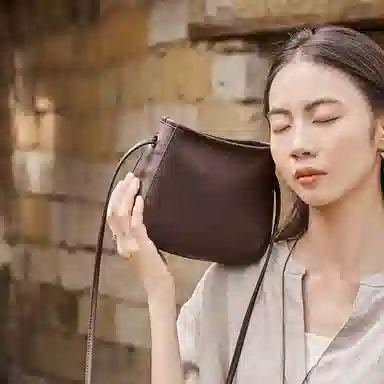 纳兰杜 包包女复古时尚通勤高级感洋气百搭简约休闲 牛皮拼合成革 单肩包斜挎包 迷你 女款 植鞣咖色/植鞣浅草黄