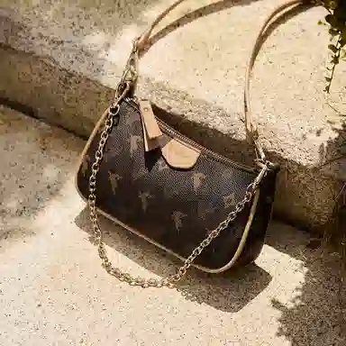 纳兰杜 麋鹿系列 品牌小众复古时尚高级质感麻将包高颜值满印撞色链条设计百搭 合成革 腋下包单肩斜挎包 小号 女款 咖色