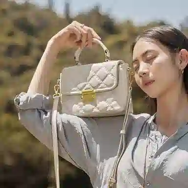 纳兰杜 小香风菱格时尚百搭精致优雅大方通勤 牛皮拼合成革 单肩斜挎手提包 中号 女款 米白色/子夜黑