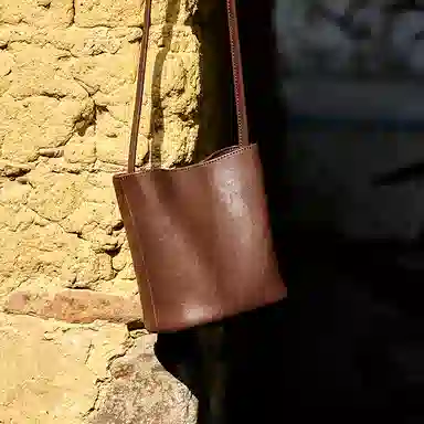 纳兰杜 小众品牌高级质感上班通勤时尚简约百搭 合成革 斜挎单肩包 常规 女款 多色