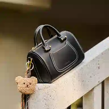 纳兰杜 上班通勤洋气高级感保龄球波士顿包 牛皮 单肩斜挎手提包 小号 女款 米白拼杏/子夜黑