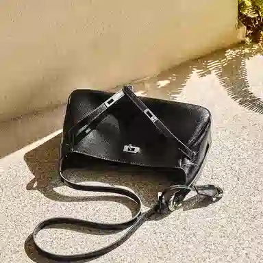 纳兰杜 慵懒松弛感通勤时尚潮流百搭高级感 牛皮拼合成革 腋下单肩包 女款 米白色/黑色