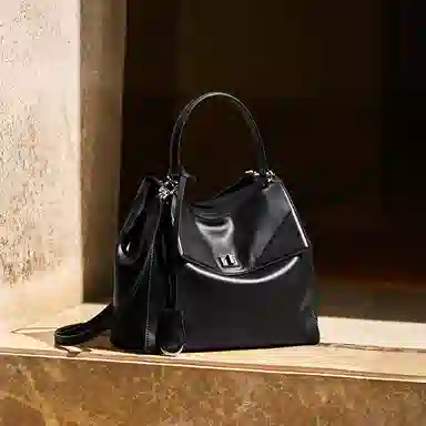 纳兰杜 高级感休闲通勤百搭简约慵懒松弛感 牛皮拼合成革 单肩手提包 中号 女款 绅士黑/米白色/大象灰