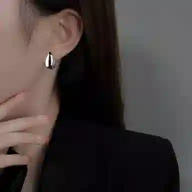 999