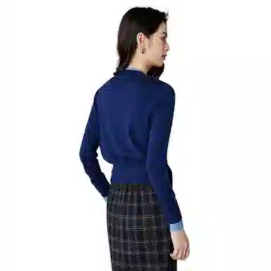 晚白 排扣设计微弹不扎肤条纹针织衫 女款