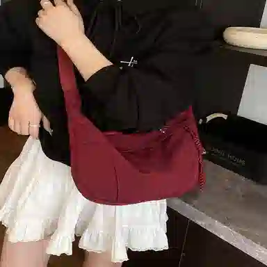 泰克森 轻便百搭通勤高级感 尼龙 斜挎包 男女同款情侣款 多色