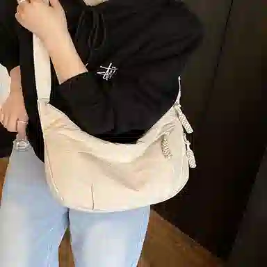 泰克森 轻便百搭通勤高级感 尼龙 斜挎包 男女同款情侣款 多色