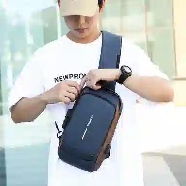 泰克森 休闲单纯色 合成革 肩包斜跨背包腰包胸包 中号 男女同款情侣款 深蓝色/黑色/黑配金色/灰配金色