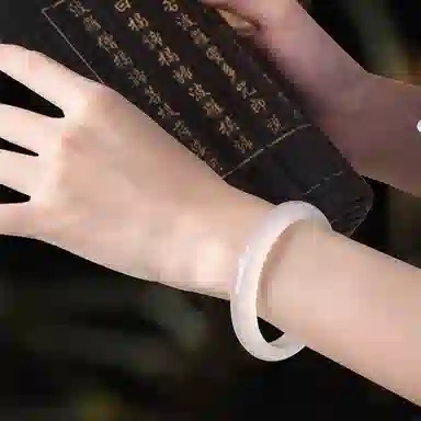 翡翠王朝 【一物一证】新中式白月光 国潮风古风清冷感玉镯汉服旗袍 玉髓 玉石手镯 女款 【属于天然性】
