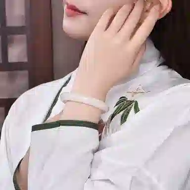 翡翠王朝 【一物一证】樱花粉冰透 逃之夭夭 轻奢设计款 少女粉佩戴款 马达加斯加高冰透亮 母亲 女神专属款  水晶 手镯 女款