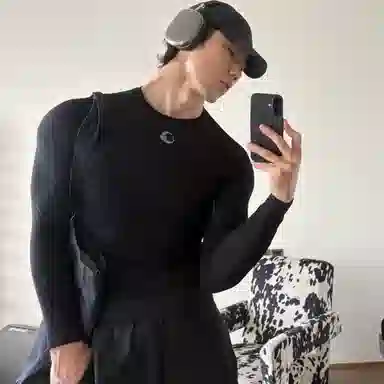 GOLOVEJOY Four-Dimensional Stretch Seamless Long Sleeve