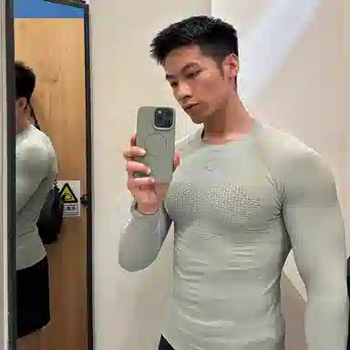 GOLOVEJOY Four-Dimensional Stretch Seamless Long Sleeve