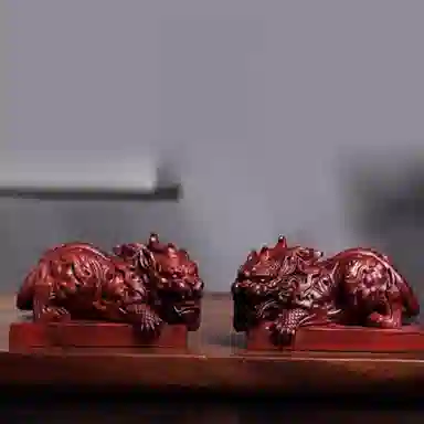 吉千年 【顺丰包邮】新中式复古潮流风 好运 招财进宝 平安顺遂 镇水兽 赞比亚 血檀 摆件 男女同款情侣款