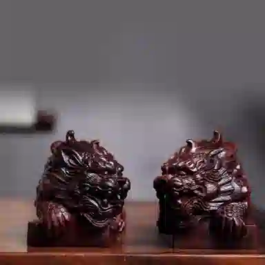 吉千年 【顺丰包邮】新中式复古潮流风 好运 招财进宝 平安顺遂 镇水兽 赞比亚 血檀 摆件 男女同款情侣款