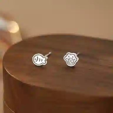 【S999足银纯银】 七七银饰 猫爪小鱼 可爱萌趣时尚小众 甜美小清新 简约创意 吃定你 睡觉免摘养耳洞 通勤百搭  银 耳钉 男女同款情侣款