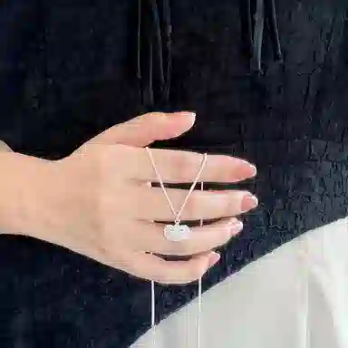 【S999足银 福气满满】 七七银饰 福字镂空平安百福锁 新中式国潮复古 镂空花丝福字 招财转运本命年转运 百搭长命锁 好运 纯银 项链 女款