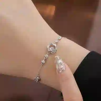 【S999足银纯银 在逃公主】 七七银饰 跳动的心 莫比乌斯环 小众轻奢简约百搭浪漫 灵动爱心花环手饰 学生 琉璃 手链 女款