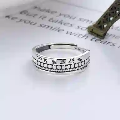 925