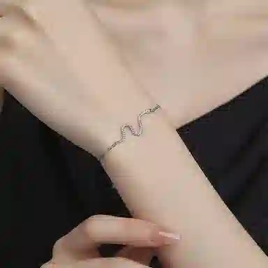 【S925纯银 灵蛇送福】 七七银饰  本命年转运 福气满满 日常通勤百搭设计 精致气质高级感 平安顺遂幸运配饰 好运   银 手链 女款