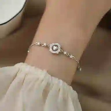 【S999足银 在逃公主】 七七银饰 莫比乌斯灵动爱心 甜蜜爱恋 爱无止境小众轻奢简约时尚 日常通勤百搭约会 纯银 手链 女款