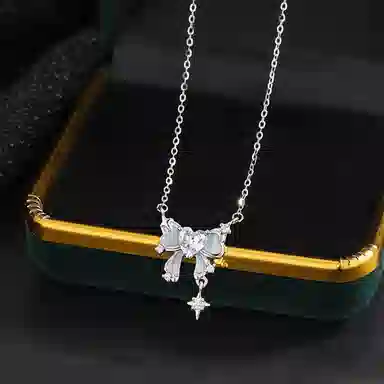 【S999足银 在逃公主】 七七银饰 爱心蝴蝶结 璀璨之心 森系小清新 镂空精致森系 幻彩闪耀 小众设计感锁骨链 好运 纯银 项链 女款