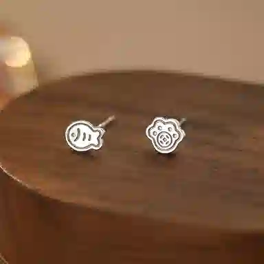 【S999足银纯银】 七七银饰 猫爪小鱼 可爱萌趣时尚小众 甜美小清新 简约创意 吃定你 睡觉免摘养耳洞 通勤百搭  银 耳钉 男女同款情侣款