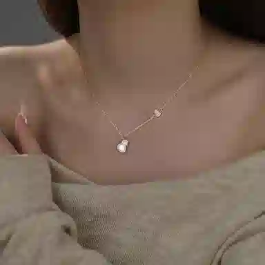 925
