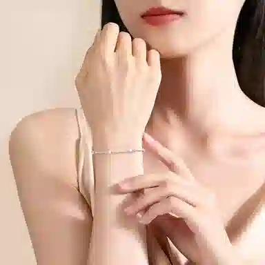 925