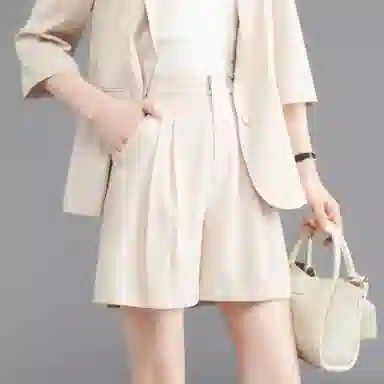 娅丽达 纯色简约通勤时尚休闲短裤 女款