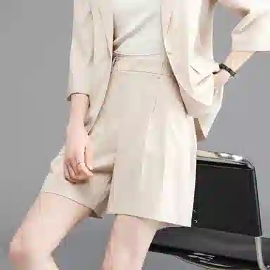 娅丽达 纯色简约通勤时尚休闲短裤 女款