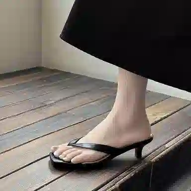 苏颜娇 时尚简约轻奢气质 橡胶底 静音防磨人字拖鞋 女
