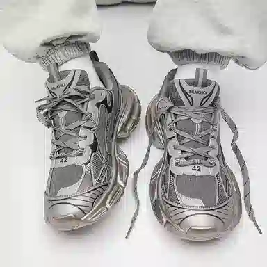 OUBT Thick Sole Low Top Sneakers