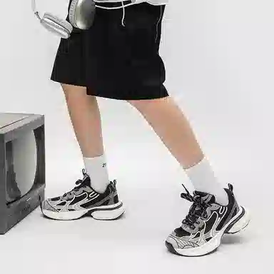 OUBT Thick Sole Low Top Sneakers