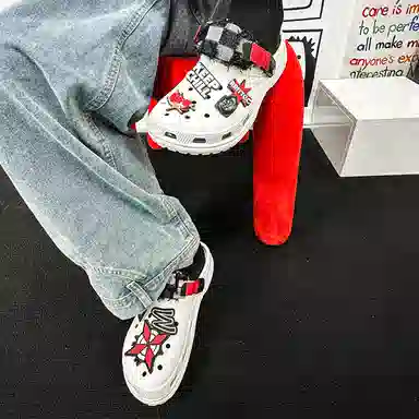 OUBT Compass Clogs White