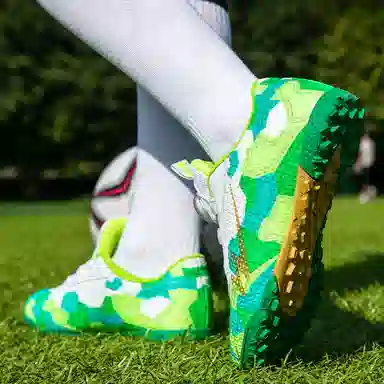 双星 运动舒适抓地 减震防滑耐磨防水透气包裹性支撑轻便回弹 足球鞋 女款 白绿