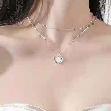 925